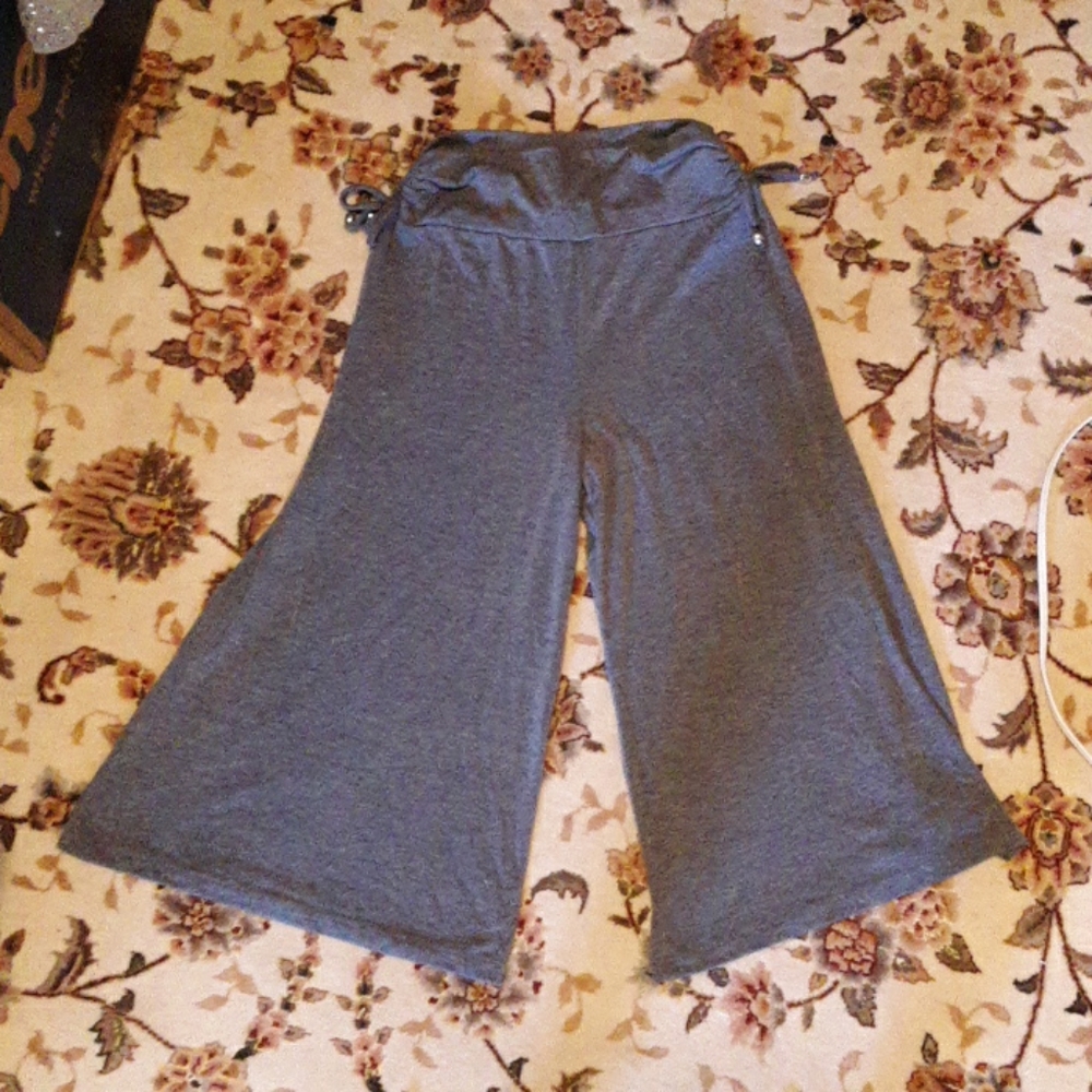 Girl's Cotton Bell Bottom Capris